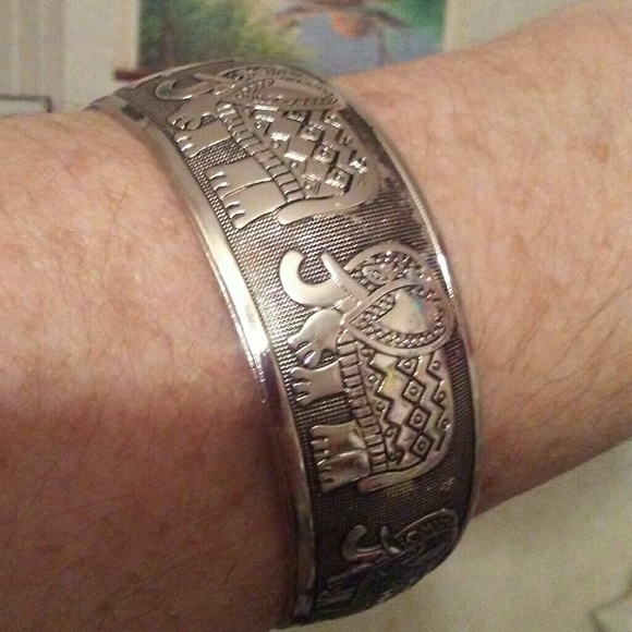 Tibetan silver adjustable Elephant bangle - Picture 5 of 8